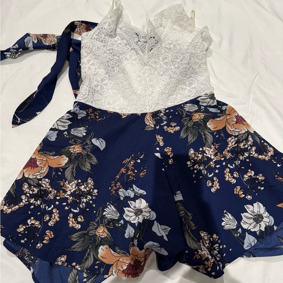 Floral Lace Romper - Picture 1 of 4